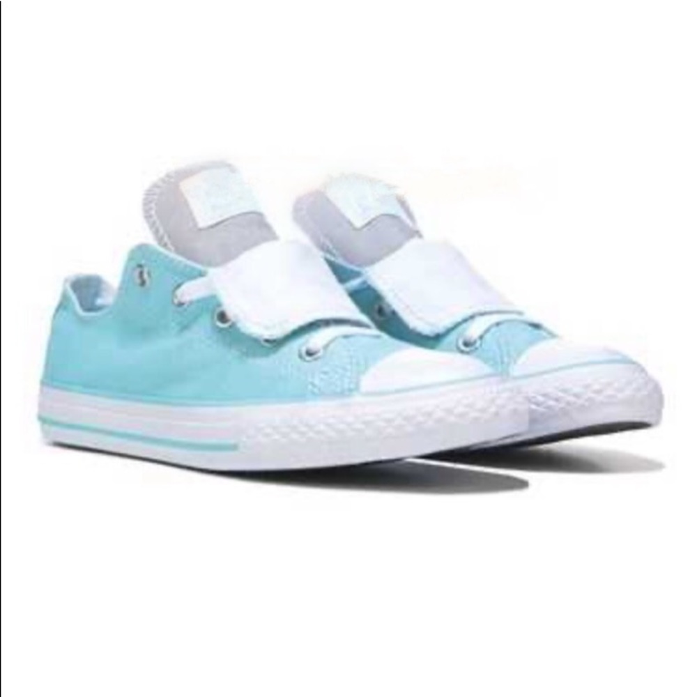 blue girls size 4 low top converse-double tongue